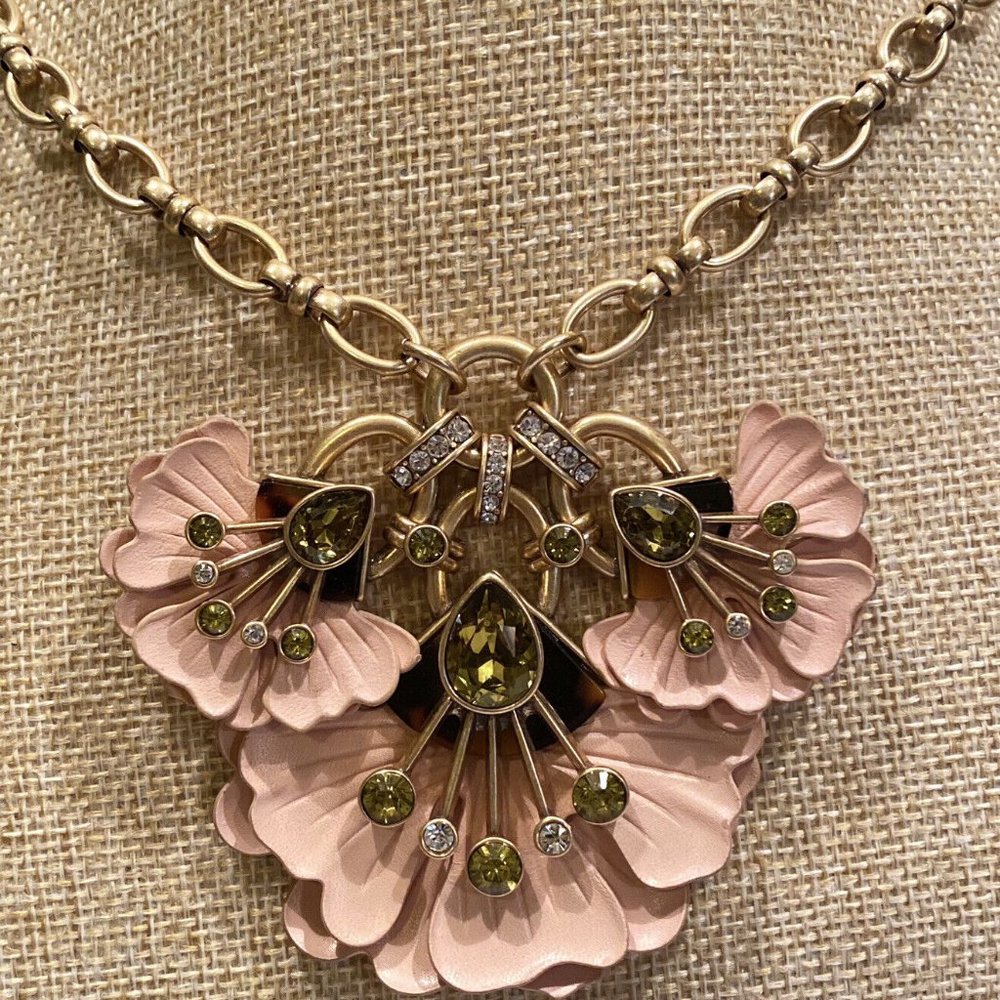 Stella & Dot Rory floral pendant Statement Necklace
